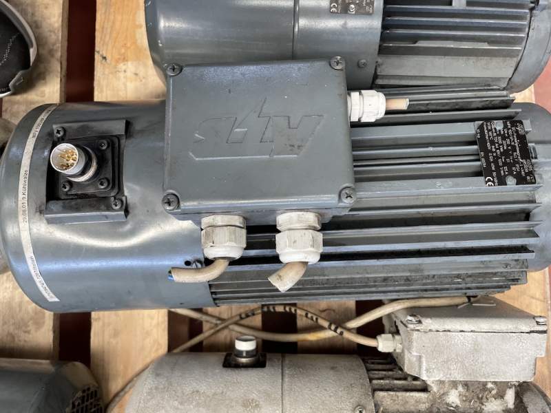 Ram Bruckner 7 campi ricambi schede elettriche elettoniche inverter motori plc impianto anno 2001